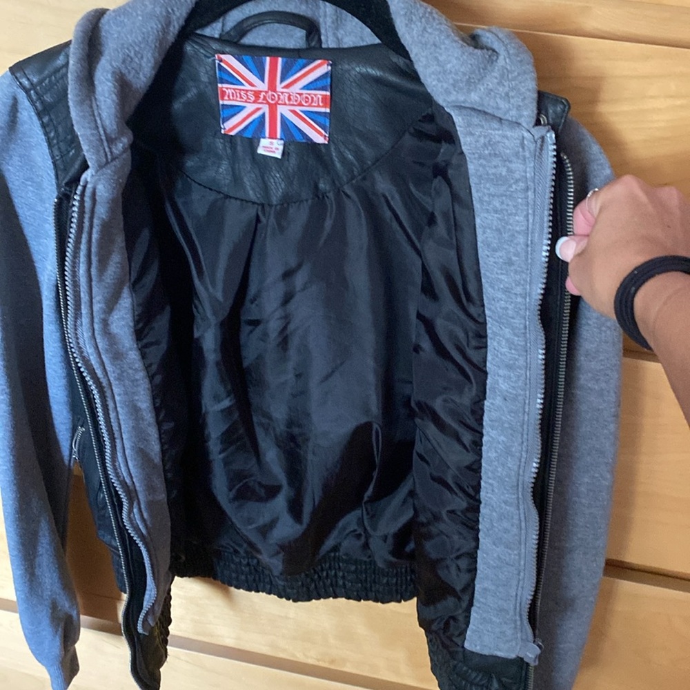 Leather jacket - Picture 3 of 6